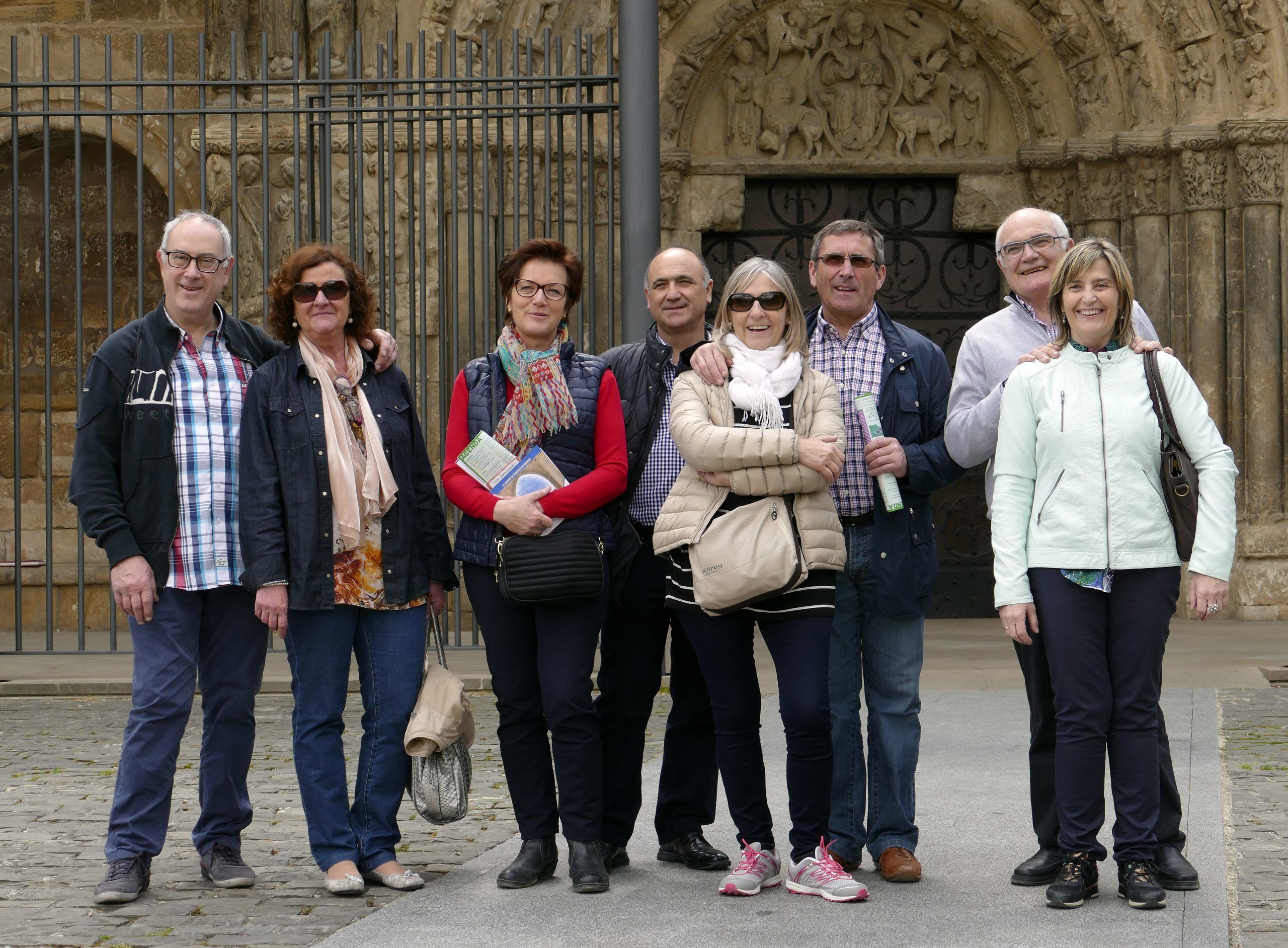 Grupo visitando la Estella y sus Burgos