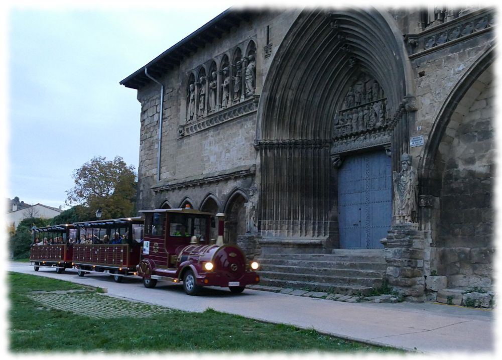 Tren turistico Estella Tren turistico Estella en iglesia del Santo Sepulcro