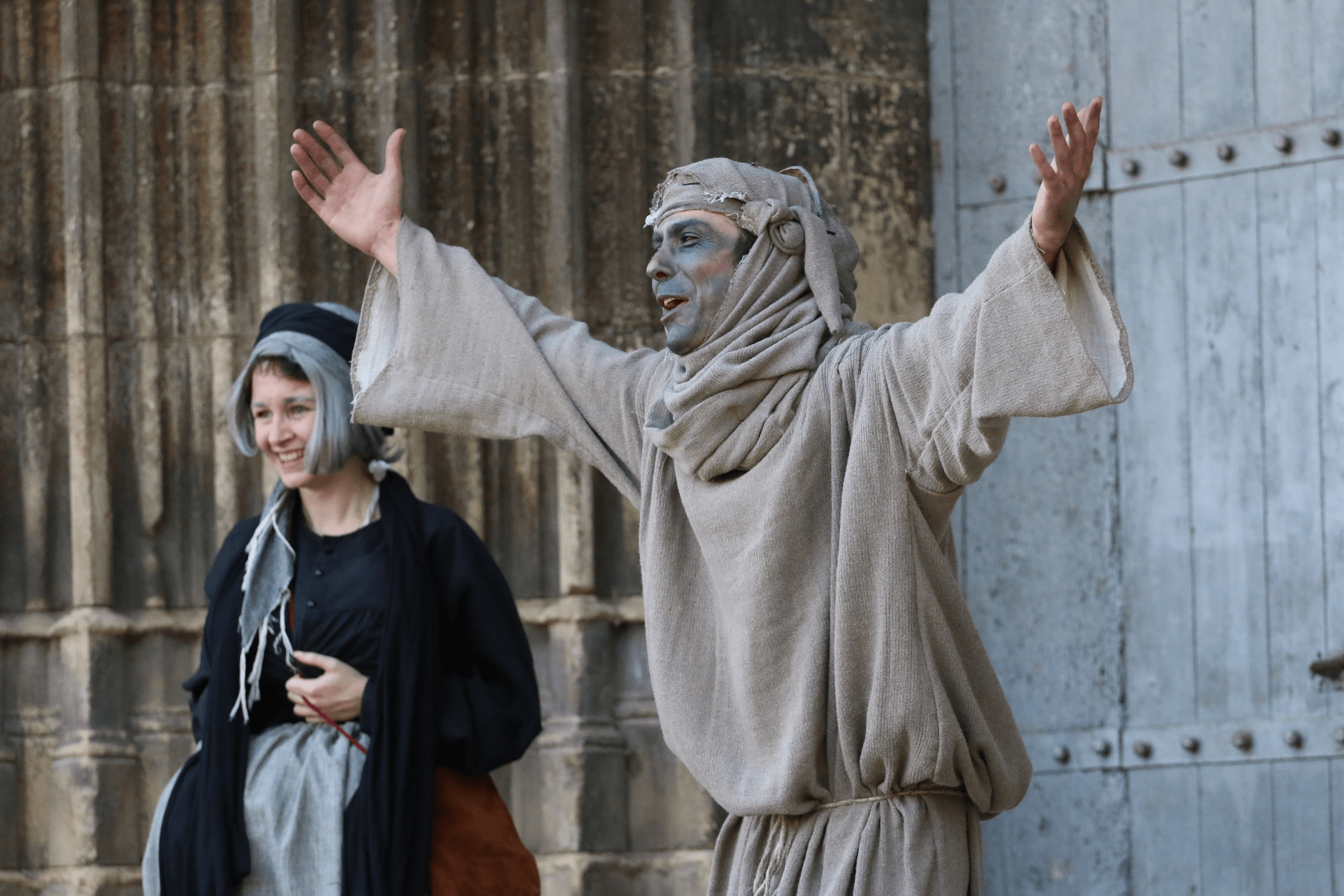 Actores de la visita teatralizada de Estella-Lizarra Una serie de personajes de la historia de Estella-Lizarra muestran en escenarios de interés artístico, nuestro pasado histórico.